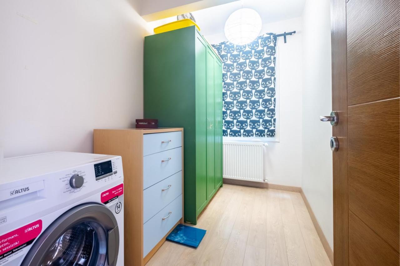 Flat With Balcony Near Bull Statue In Kadikoy Apartment Istanbul Exterior photo